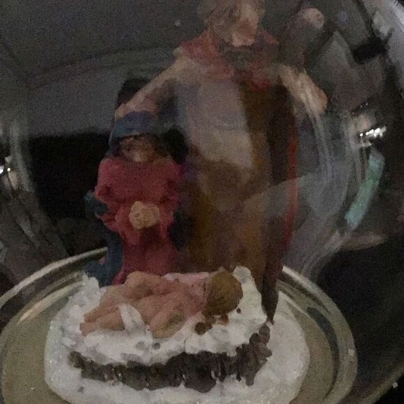 Ornament Manger changing color plugs into tree Christmas lights  - Picture 5 of 5